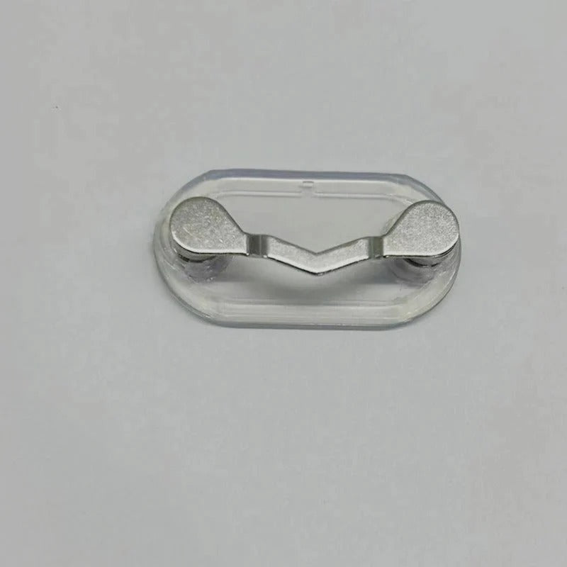 Magnetisk glasögonhållare för kläder