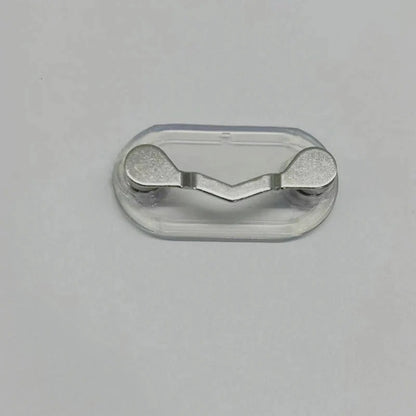 Magnetisk glasögonhållare för kläder