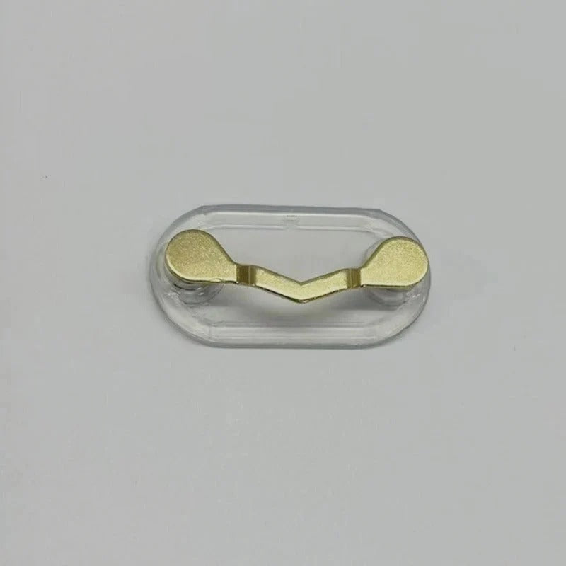 Magnetisk glasögonhållare för kläder